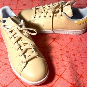 Adidas Sam Smith Size 6